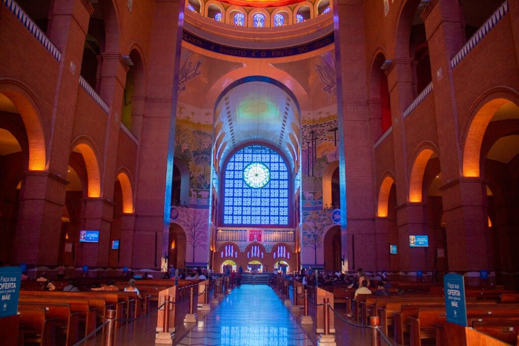 futuristic Brazilian courtroom with holographic voting interface, sleek ambient blue lighting, professional judge interacting with transparent AI data display, clean modern government building interio